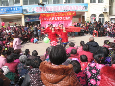 灌南新安鎮(zhèn)閘北村“三八”婦女節(jié)文藝演出圓滿舉行 巾幗風(fēng)采點(diǎn)亮鄉(xiāng)土情懷